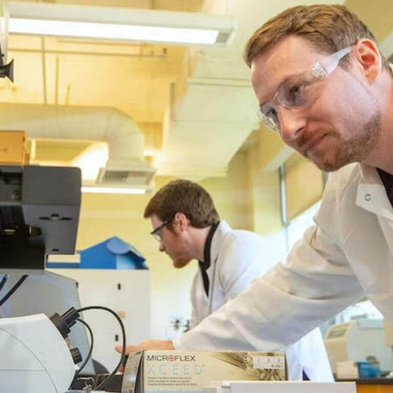 Fabian Klenner working in lab